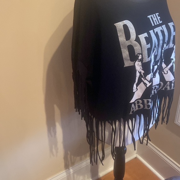 THE BEATLES Size Junior XXL 19 Oversized Fringed Cropped Abbey Road Shirt - Picture 3 of 8